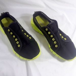 Weekends by Khombu Women's Casual Shoe Daydream